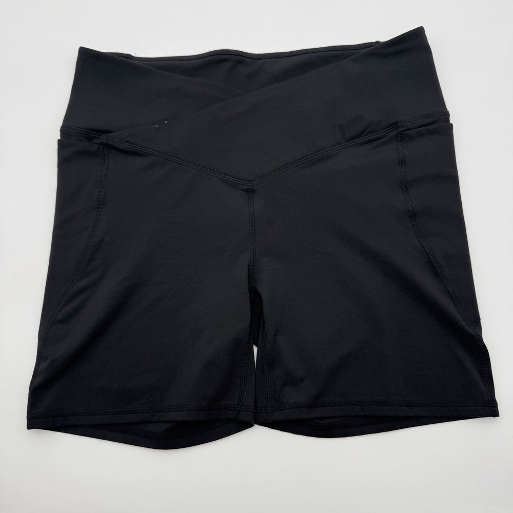 Fabletics PureLuxe Black Crossover V-Waist Biker Shorts with Pockets Size L